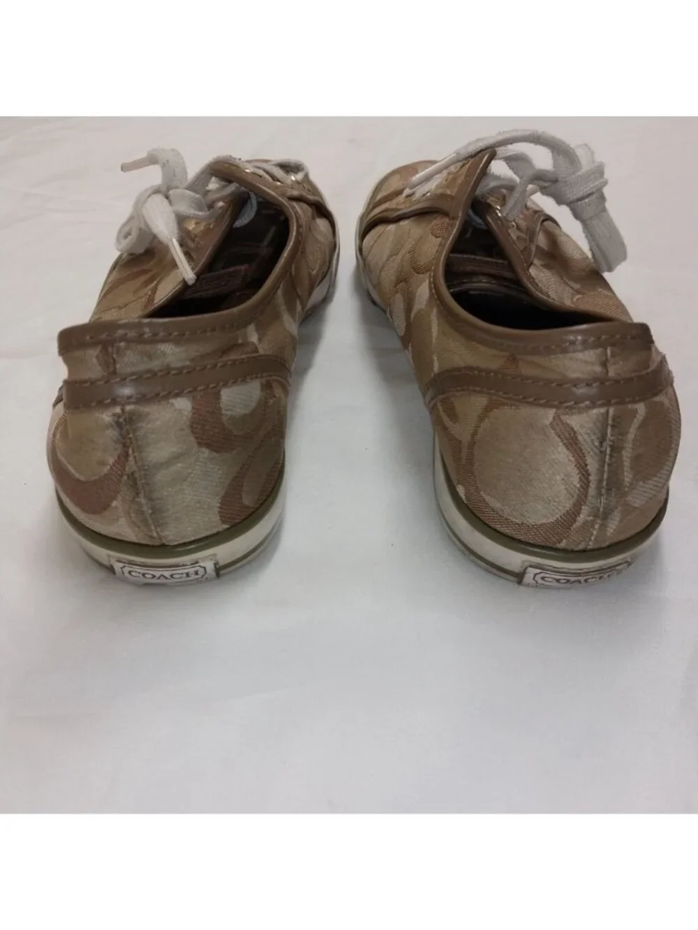 Coach Women's 8 B Tan Signature Canvas Lace-Up Sneakers
